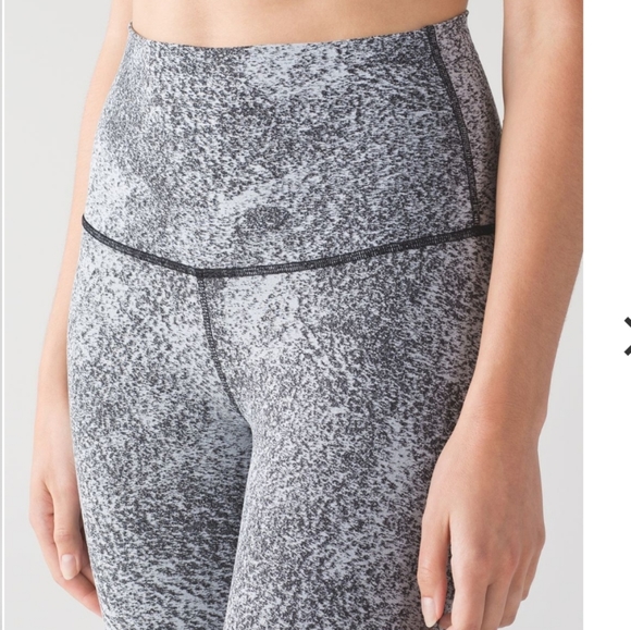 Lululemon Wunder under high rise tight - Picture 3 of 13